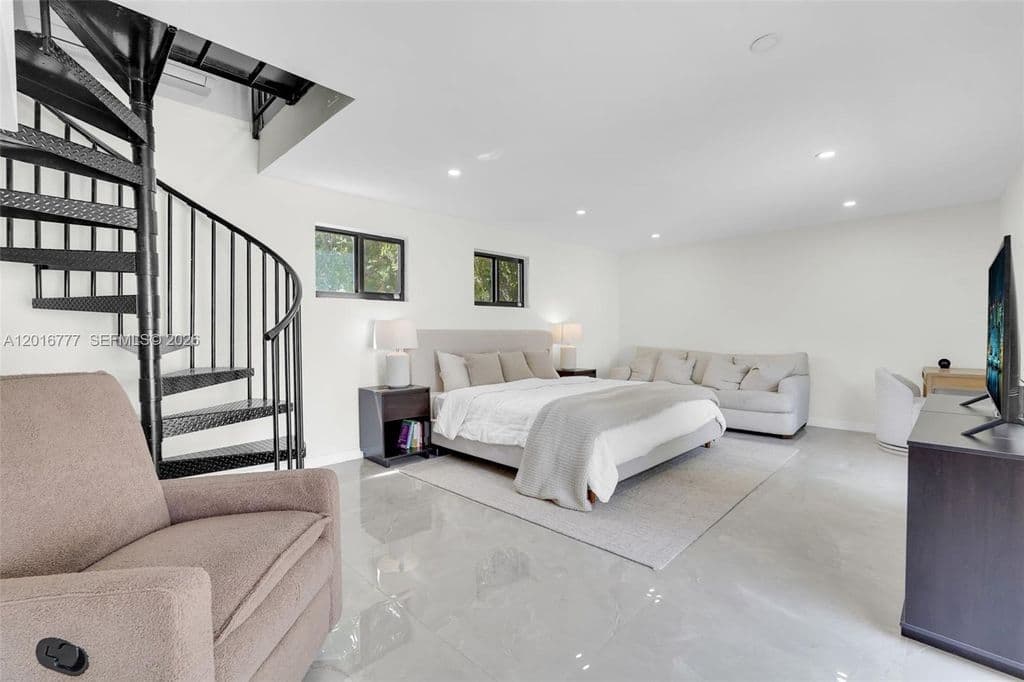 4+1 Müstakil ev — 3411 Thomas St