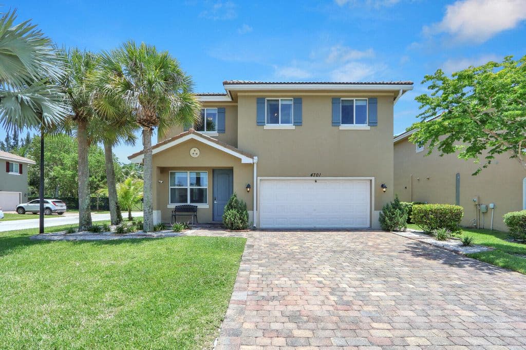 5-bedroom Single-Family Home — 4701 Foxtail Palm Court