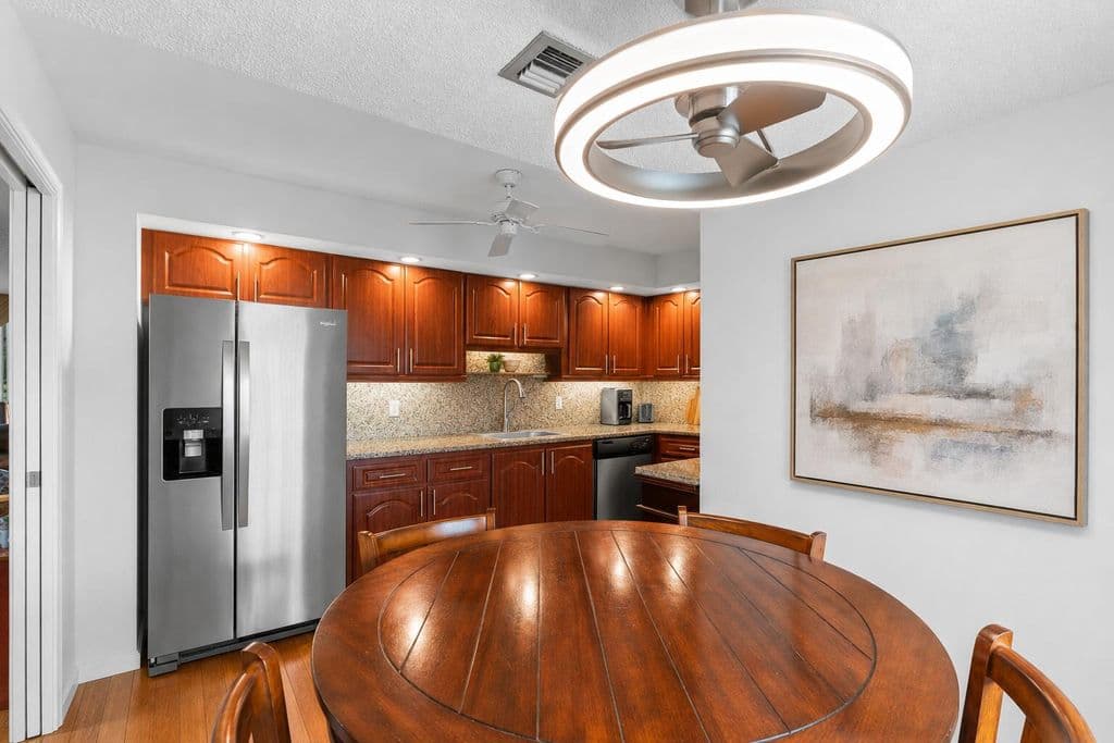 2-bedroom Condo — 625 Oaks Drive #405