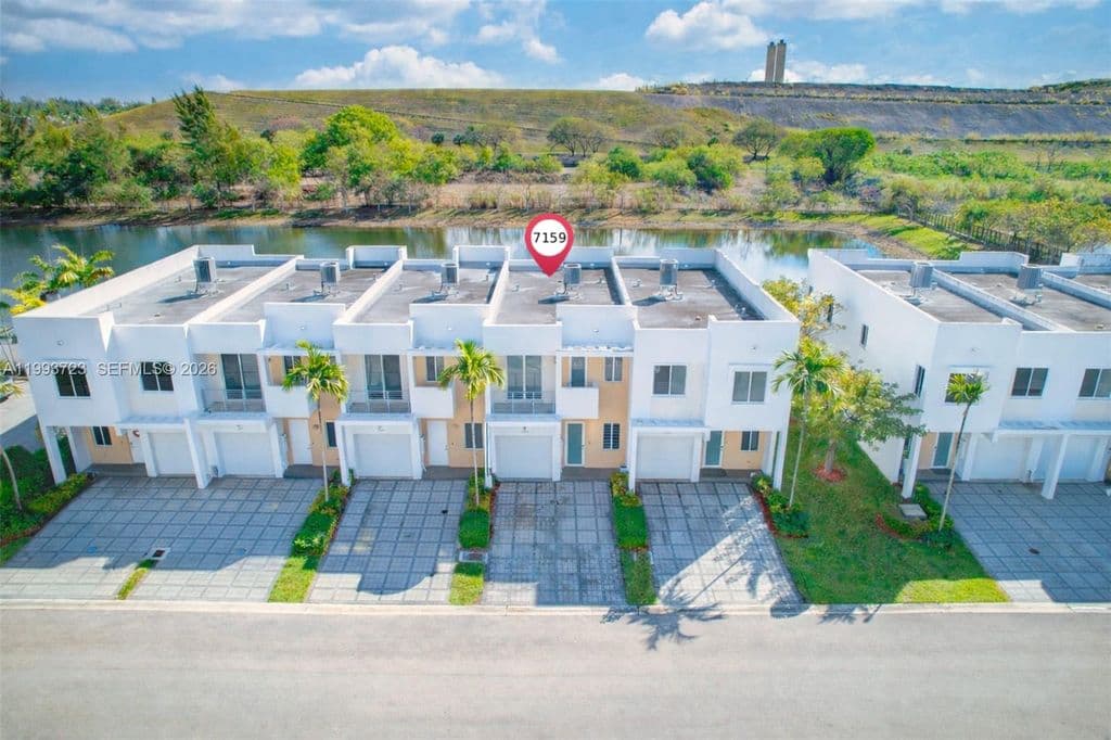4-bedroom Property — 7159 NW 102nd Pl