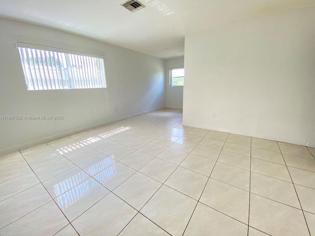 3-bedroom Single-Family Home — 1121 NE 214th St