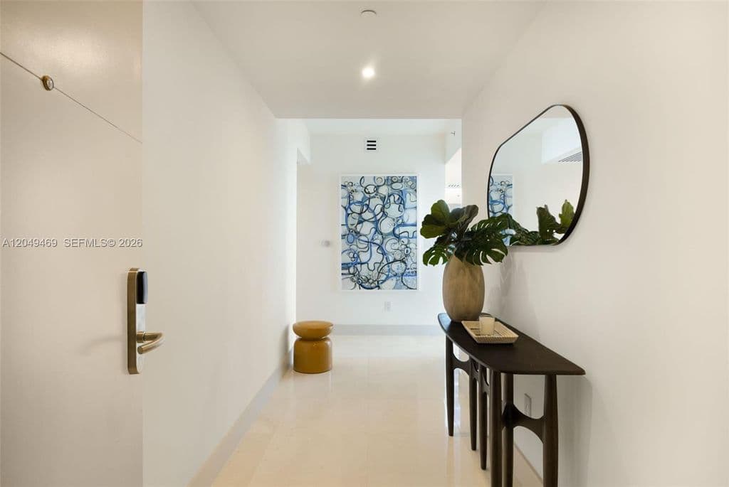 2-bedroom Condo — 6799 Collins Ave APT 1402