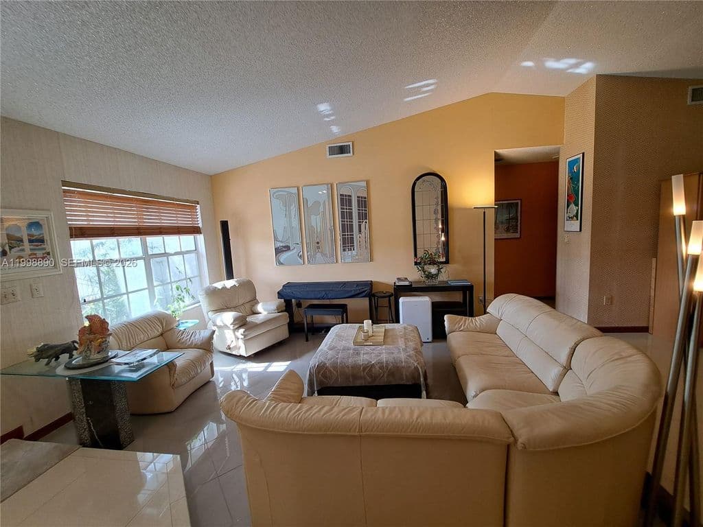 4+1 Müstakil ev — 14527 SW 106th Ter