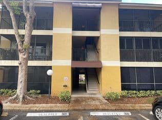 3-bedroom Condo — 3083 N Oakland Forest Drive #308, Fort Lauderdale, 33309