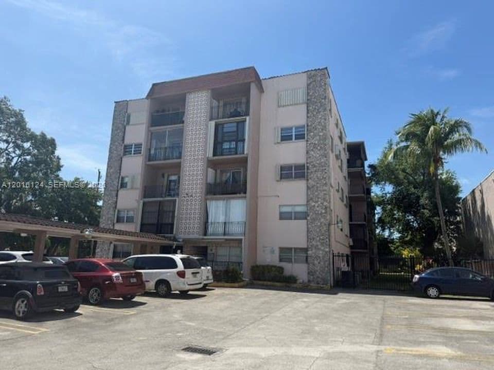 2+1 Condo — 3640 NW 9th St APT 201