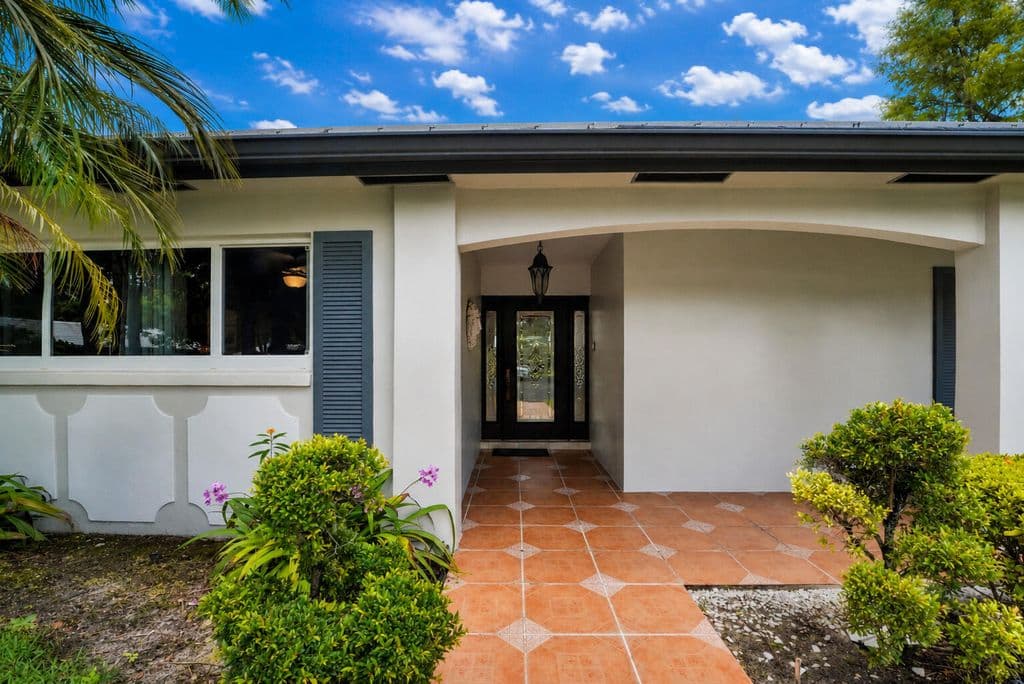 3-bedroom Condo — 1019 E Cypress Drive