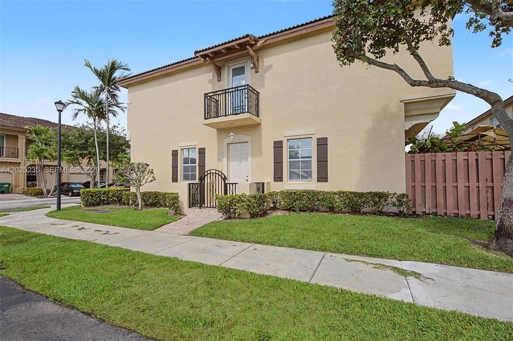 4+1 Mülk — 12853 SW 135th St