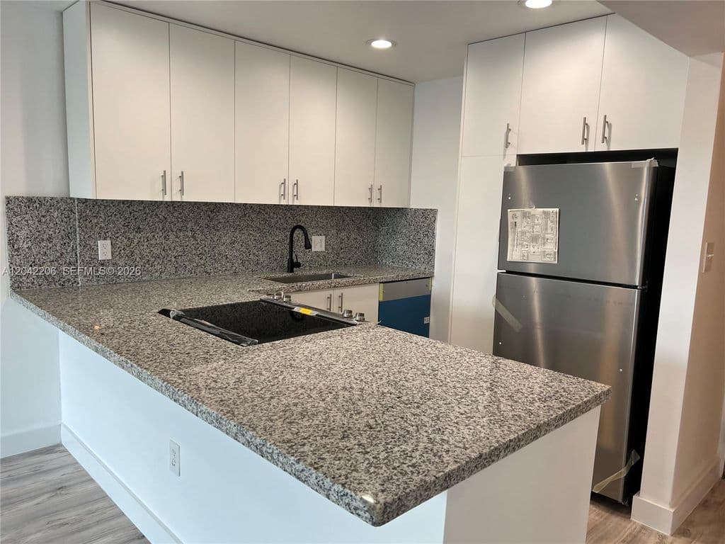 1+1 Condo — 860 NE 78th St APT 303
