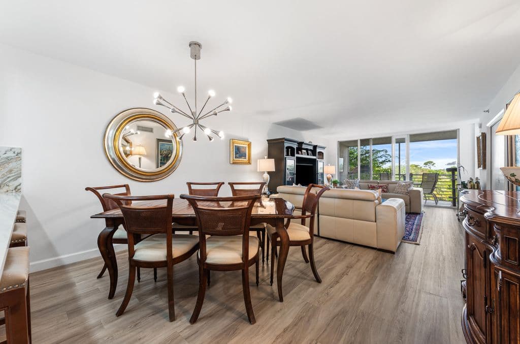 2-bedroom Condo — 3499 Oaks Way #407