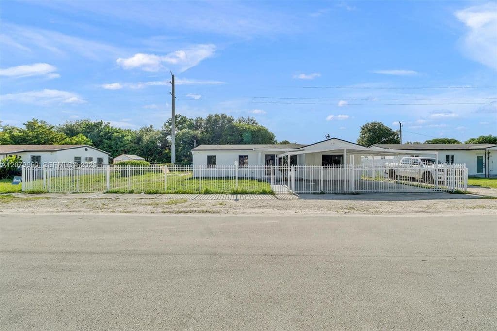 5-bedroom Single-Family Home — 15770 NW 18th Pl