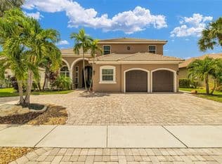 5-bedroom Single-Family Home — 15974 SW 16th St, Pembroke Pines, 33027
