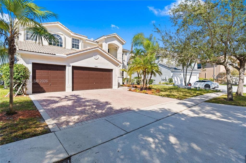 5-bedroom Single-Family Home — 15341 SW 20th St