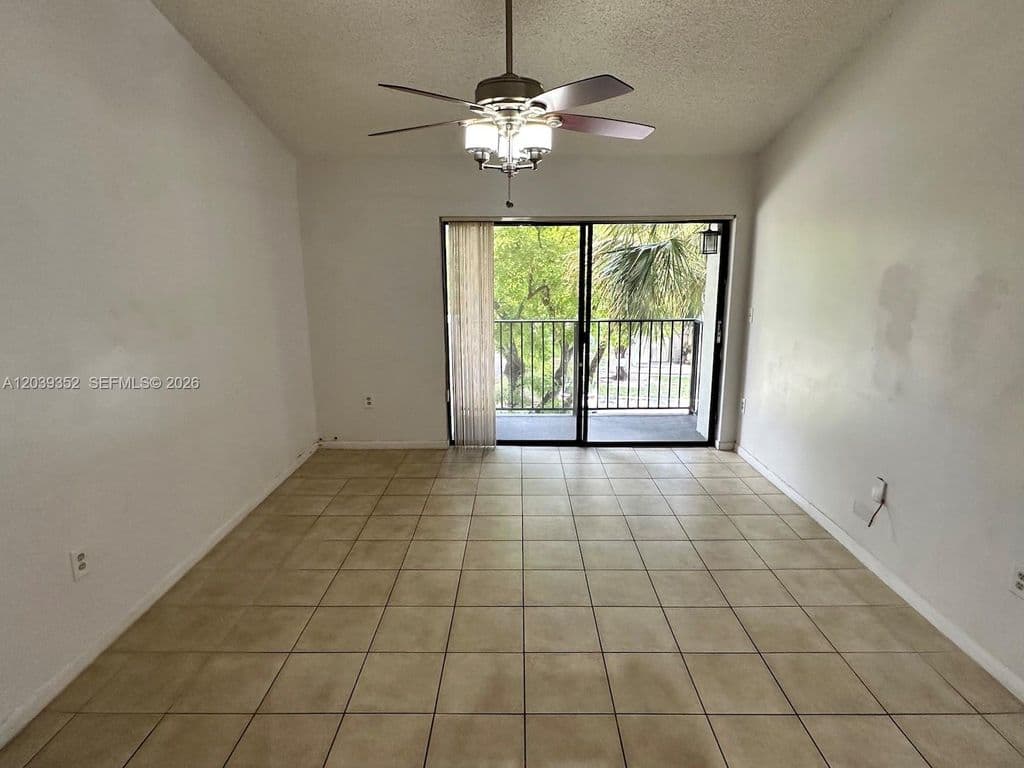 2-bedroom Condo — 7200 NW 179th St APT 311