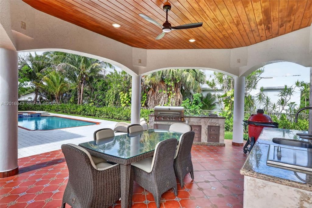 4+1 Müstakil ev — 18461 SW 83rd Ave