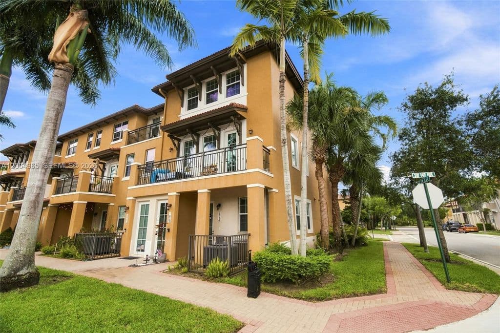 3-bedroom Property — 1075 SW 147th Ave #5601