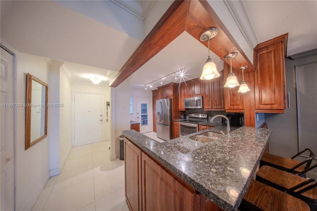 2+1 Condo — 1660 NE 191st St #4101