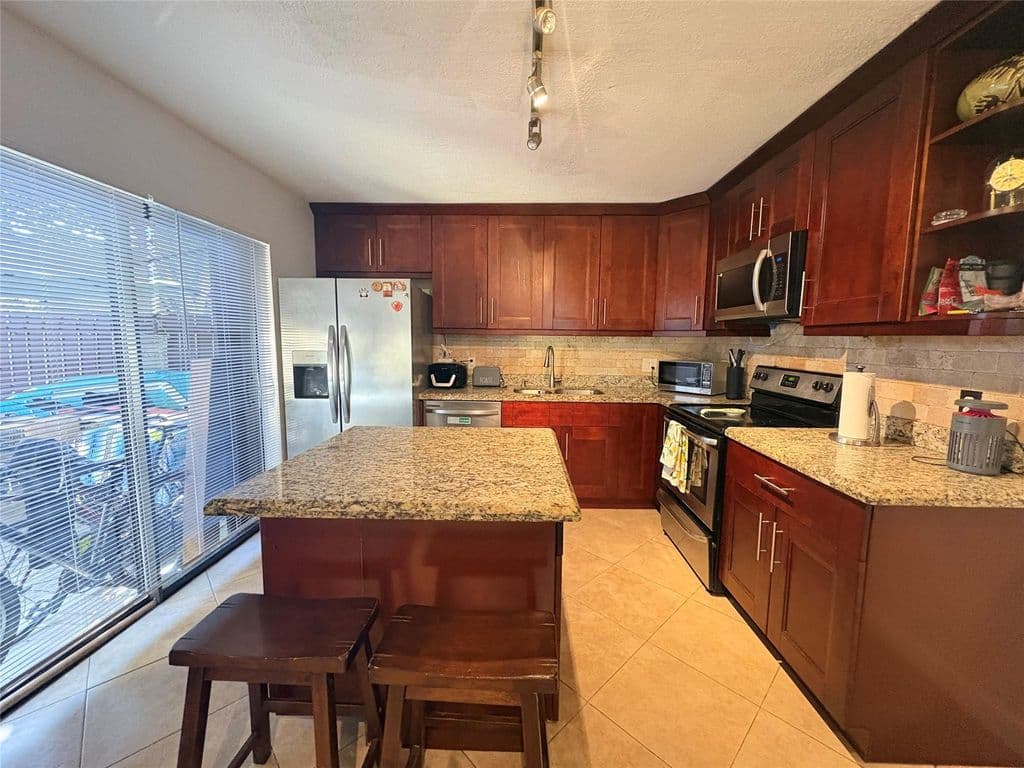 2-bedroom Property — 294 Arabian Road #294