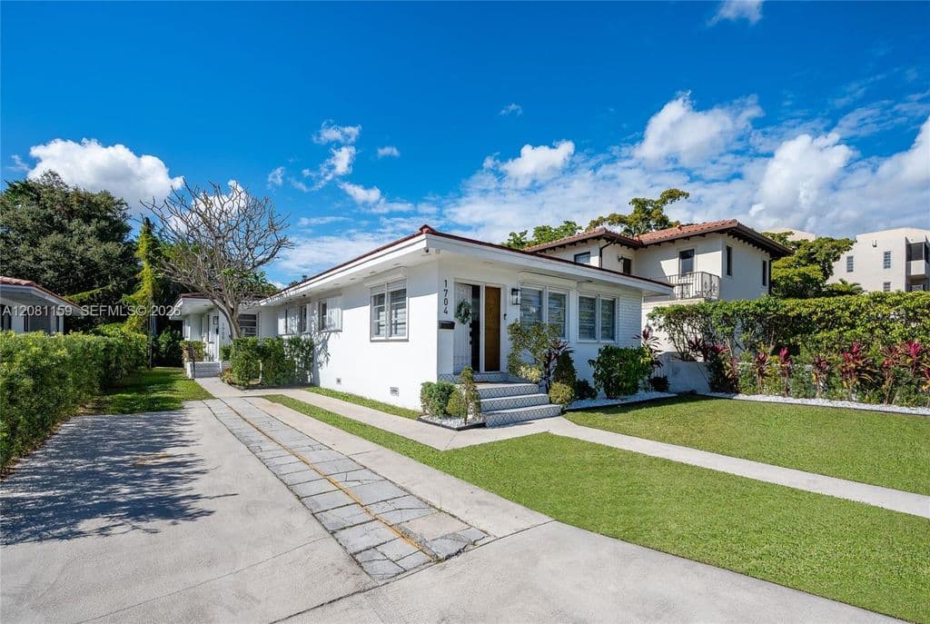 5+1 Mülk — 1704 S Le Jeune Rd