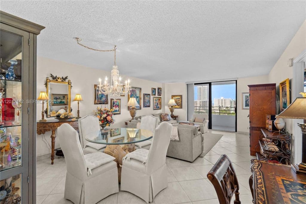 1-bedroom Condo — 2500 Parkview Dr APT 1004