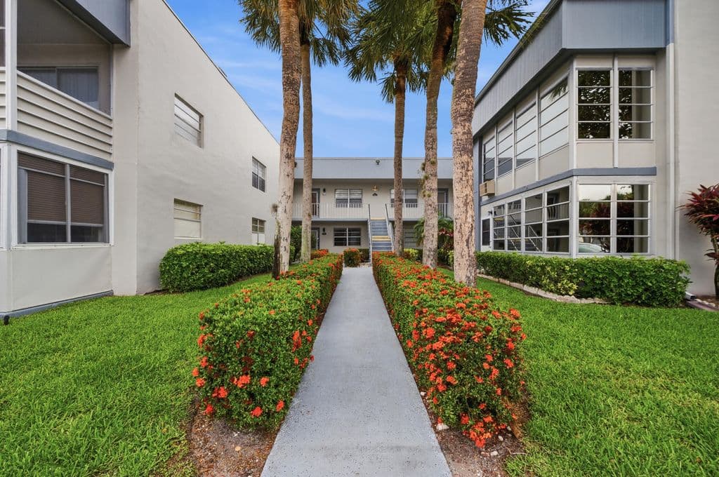 2-bedroom Condo — 330 Piedmont #330