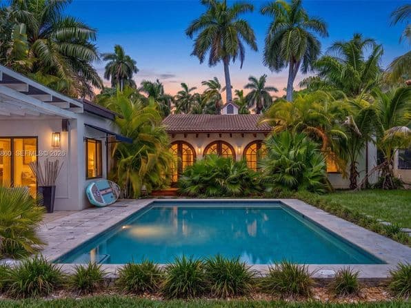 4+1 Müstakil ev — 1028 NE 84th St, Miami, FL 33138