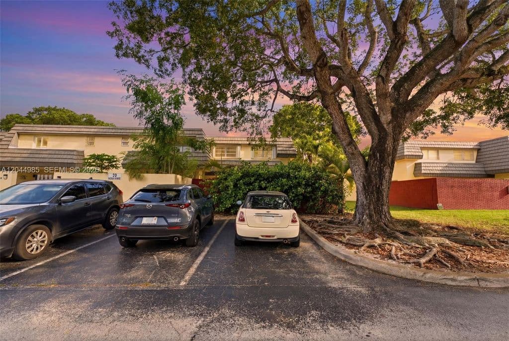 3+1 Mülk — 8489 SW 137th Ave #8489