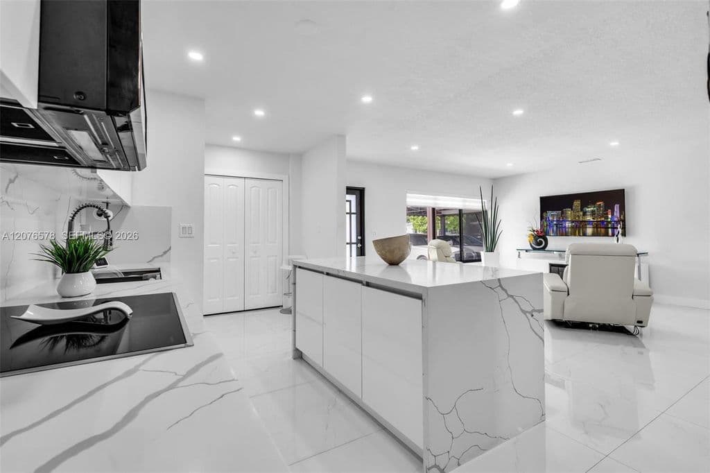 3+1 Müstakil ev — 1270 W 64th Ter