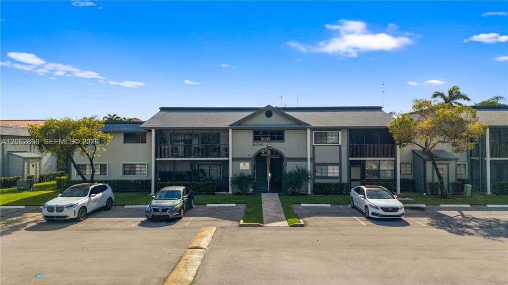 2+1 Condo — 20760 NE 4th Ct APT 102