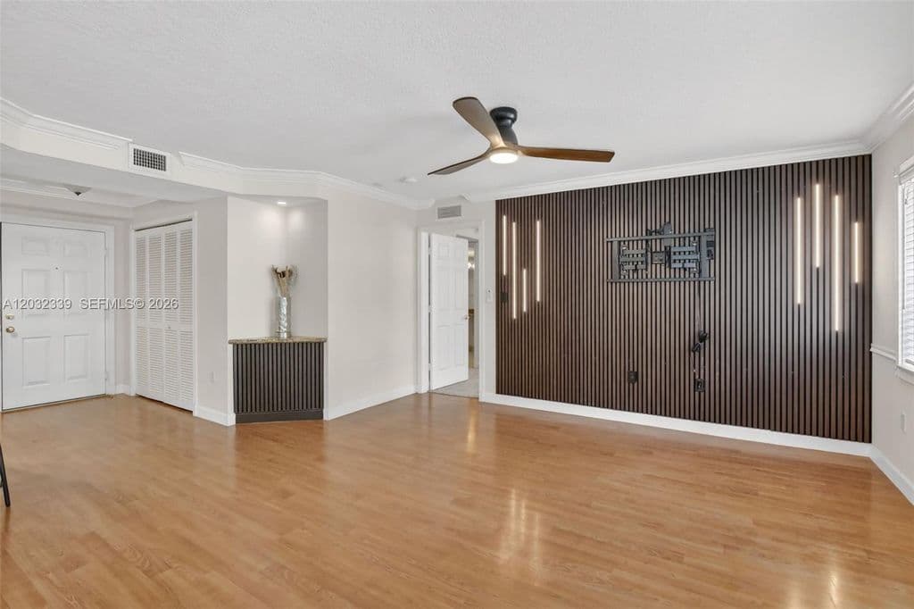 2-bedroom Condo — 150 NE 15th Ave APT 140