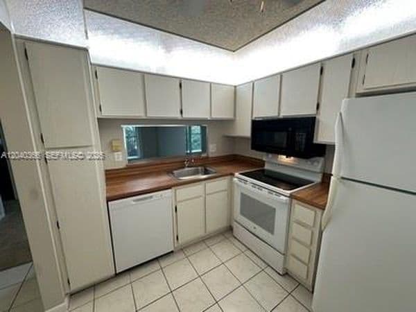 1+1 Condo — 3578 N University Dr #I-5