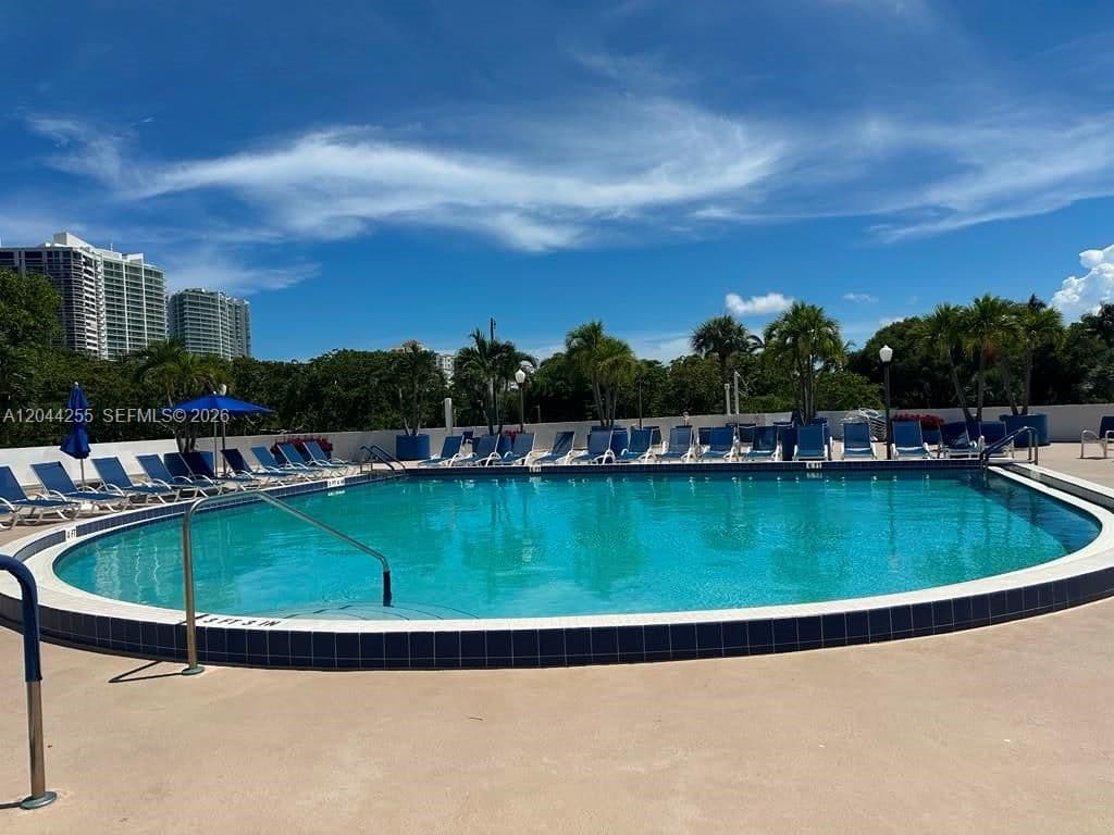3+1 Condo — 3701 N Country Club Dr APT 207