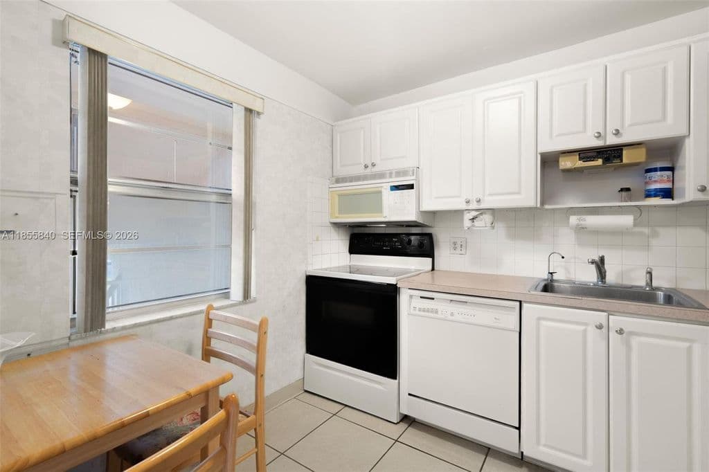 2+1 Condo — 1040 Country Club Dr APT 309