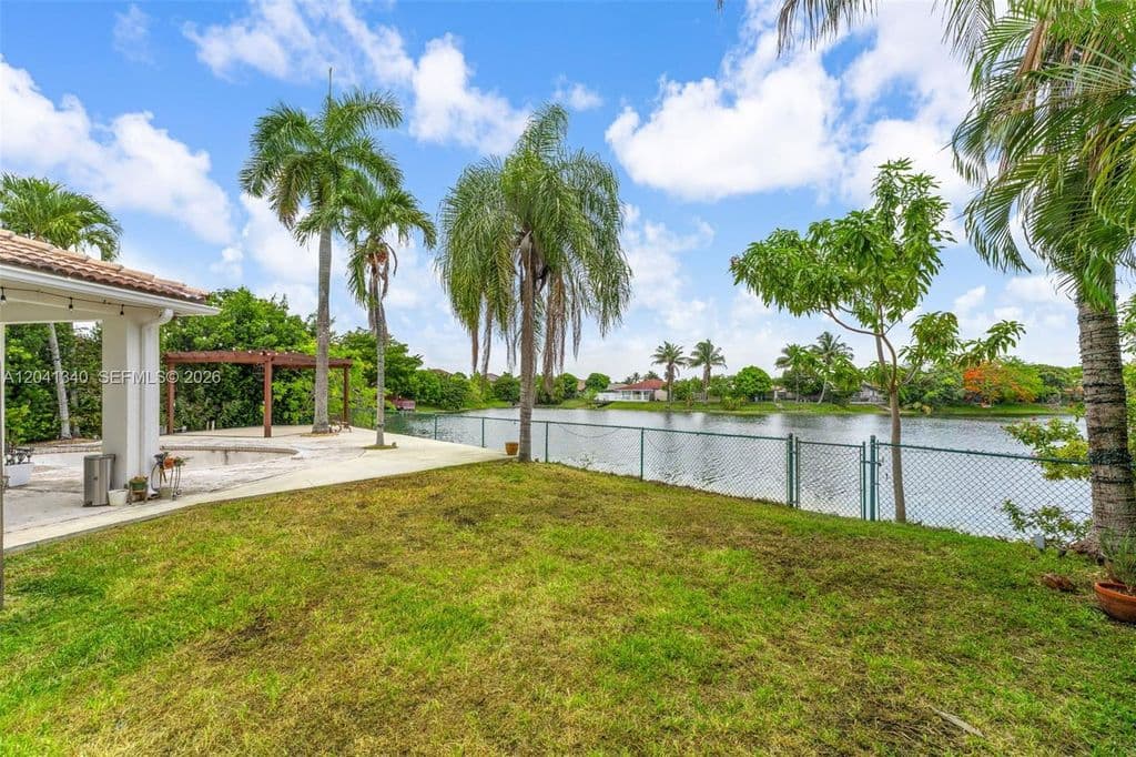4+1 Müstakil ev — 16335 SW 81st St