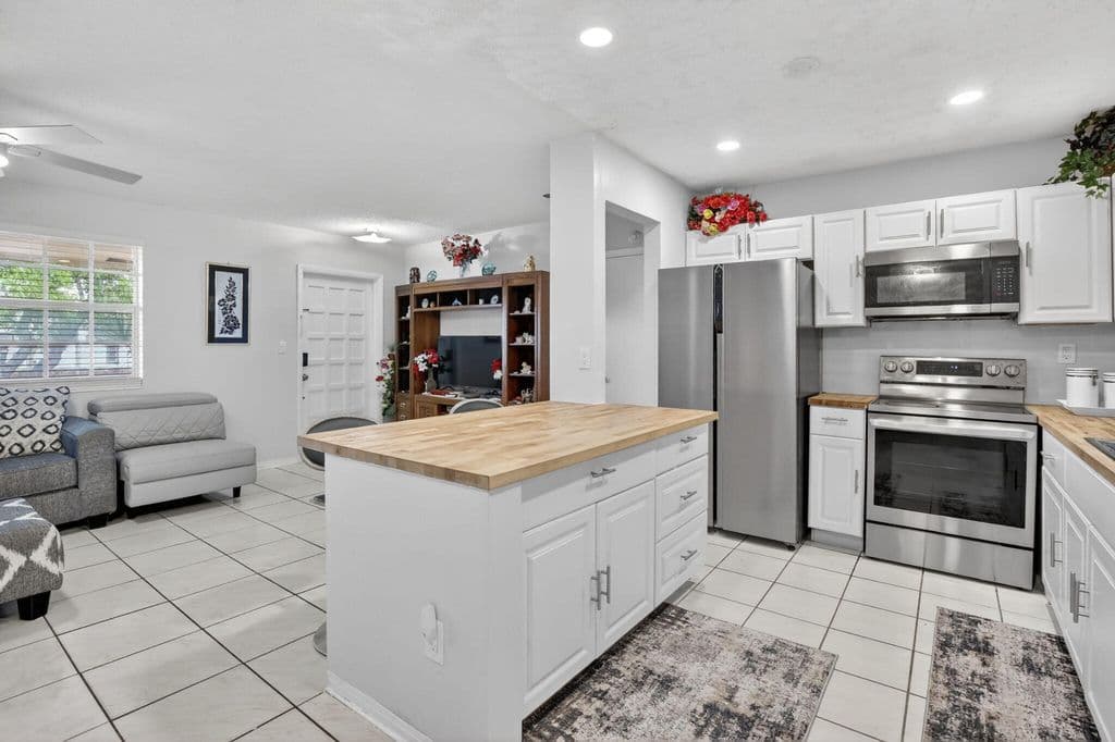 4-bedroom Single-Family Home — 1411 NW 89th Avenue