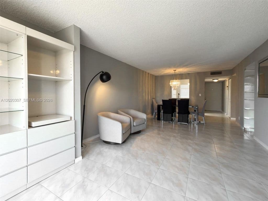 2+1 Condo — 7145 Huntington Ln APT 303