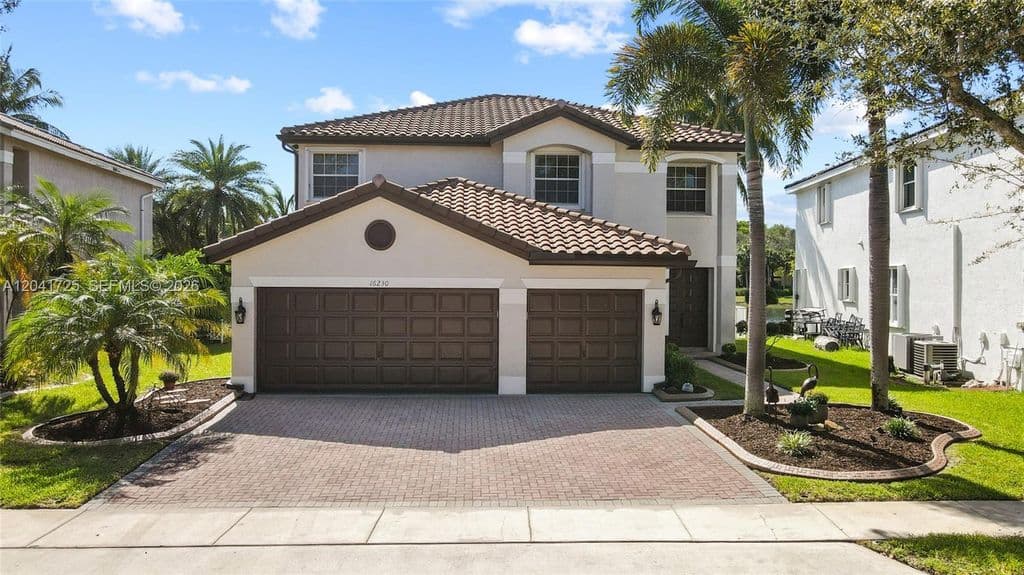 5-bedroom Property — 16230 SW 21st St