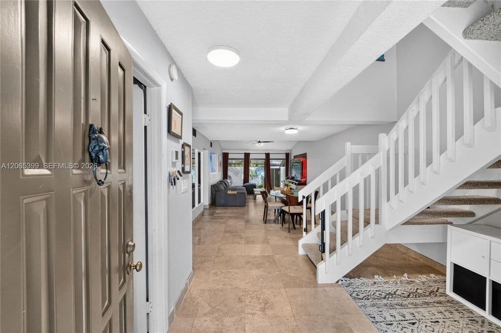 3+1 Mülk — 8703 Cleary Blvd