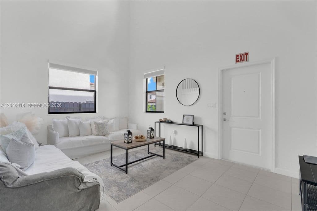 4+1 Müstakil ev — 12924 SW 229th St