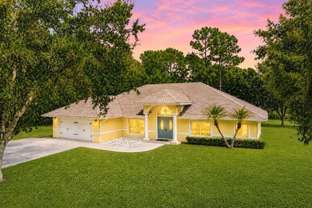 4-bedroom Single-Family Home — 17037 92nd Lane N