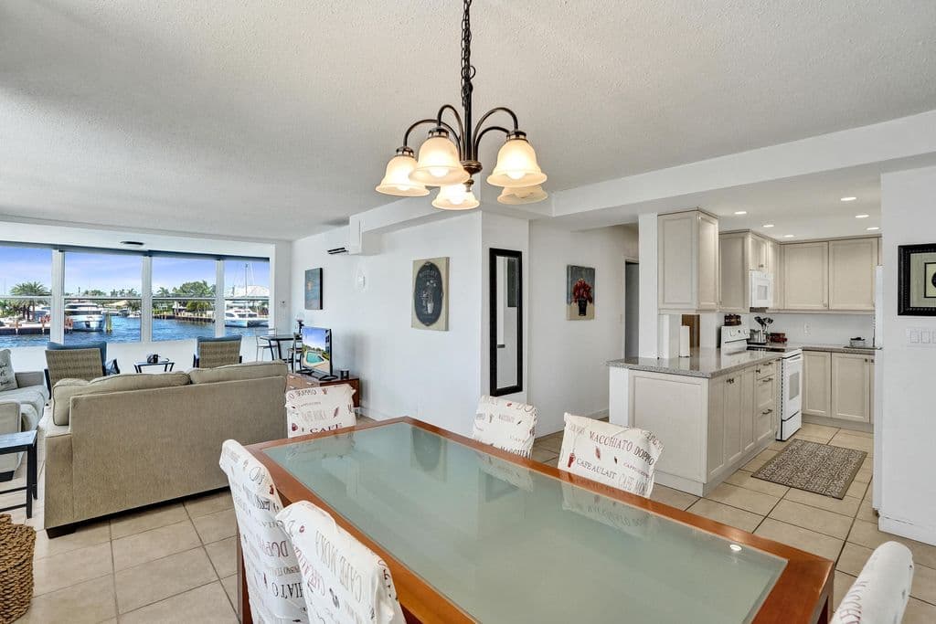 2-bedroom Condo — 401 N Riverside Drive #201