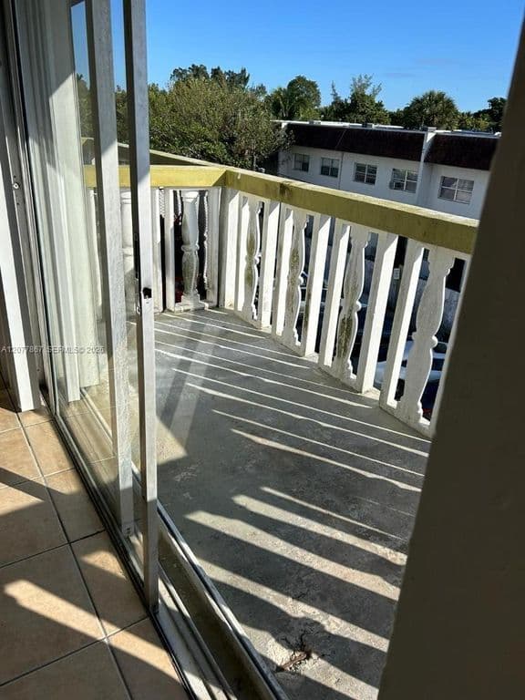 2+1 Condo — 15201 NE 6th Ave APT C302