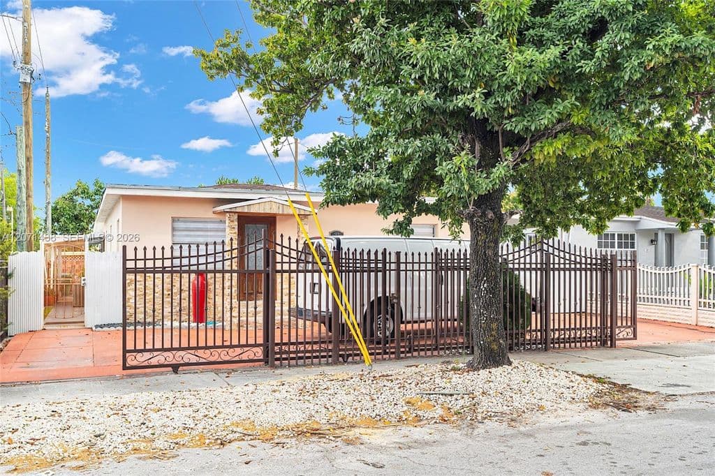 5+1 Müstakil ev — 31 SW 58th Ct