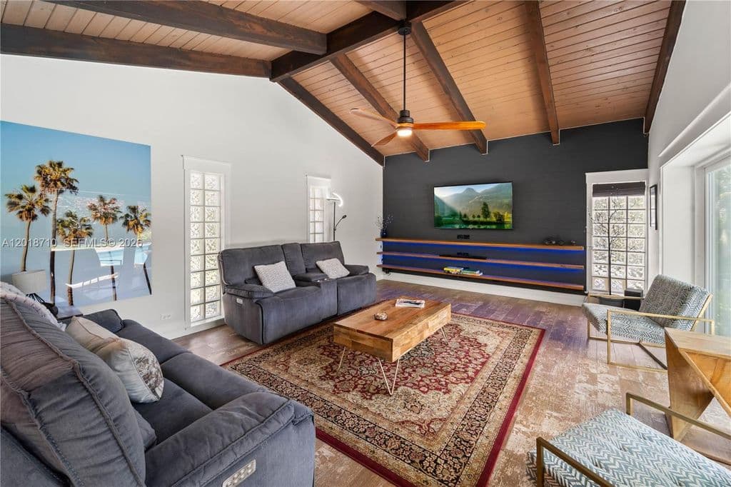 4+1 Müstakil ev — 8380 SW 186th St