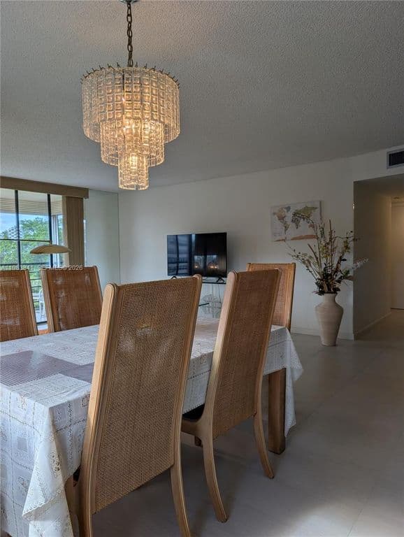 2-bedroom Condo — 1000 Saint Charles Pl APT 519