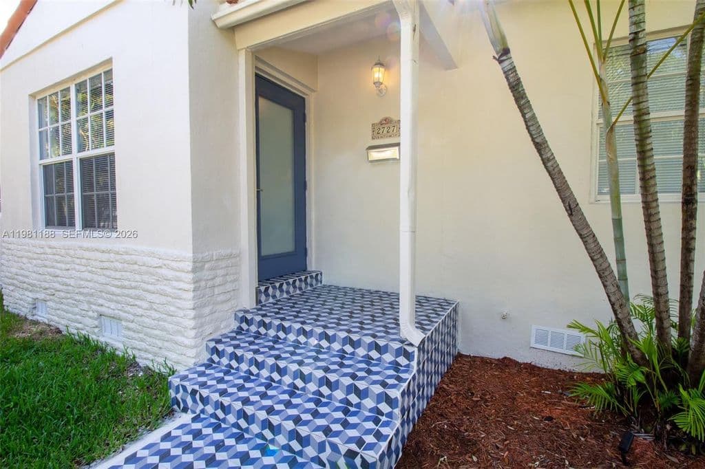 4+1 Müstakil ev — 2727 Calusa St
