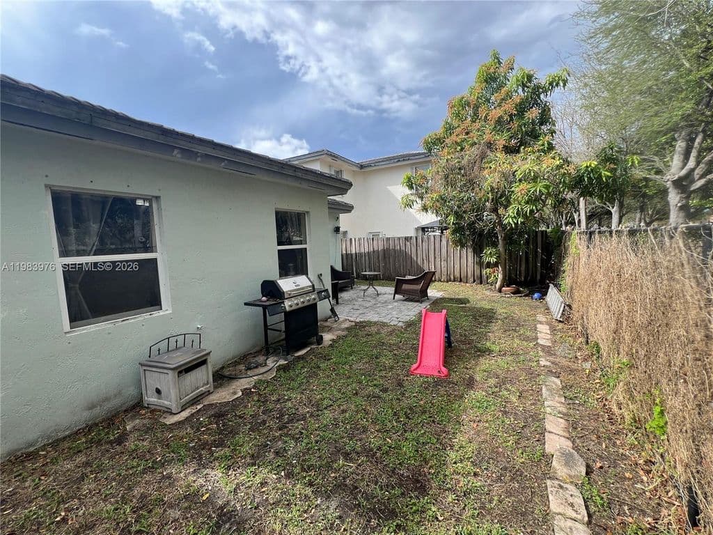 3-bedroom Single-Family Home — 195 NE 36th Ter