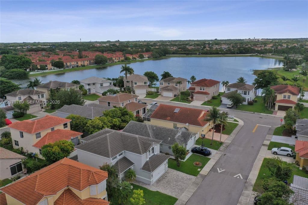 4+1 Müstakil ev — 16227 NW 19th St