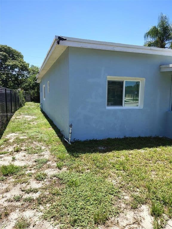 3-bedroom Single-Family Home — 311 NW 28th Way