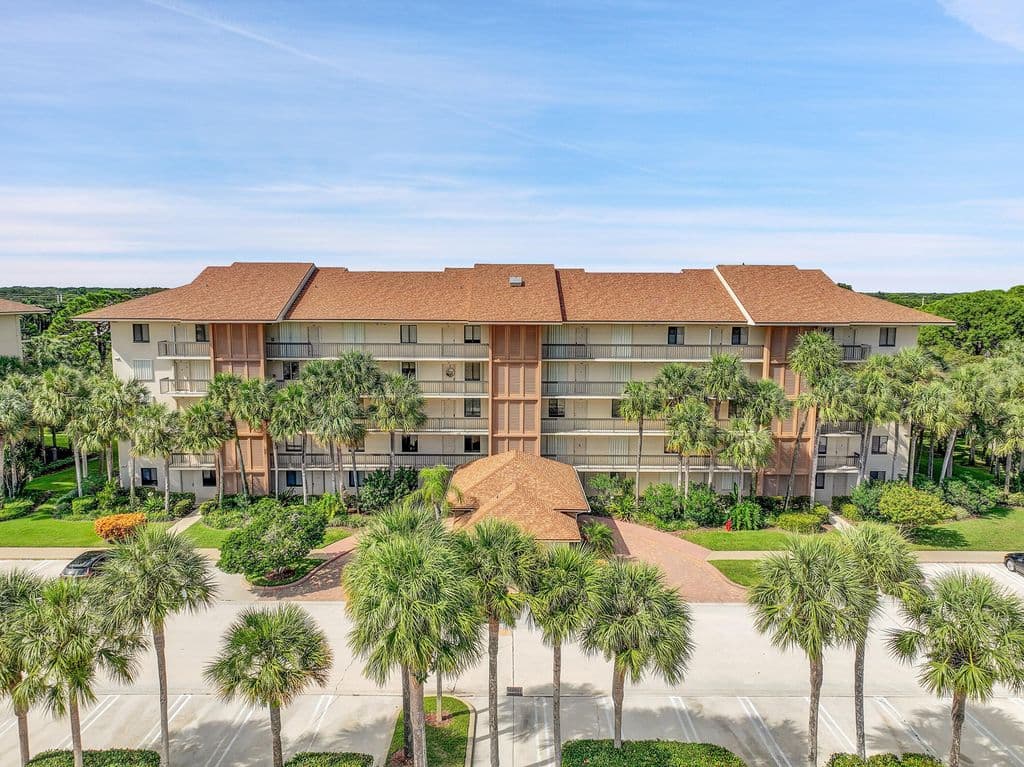 2-bedroom Condo — 2001 Marina Isle Way #203