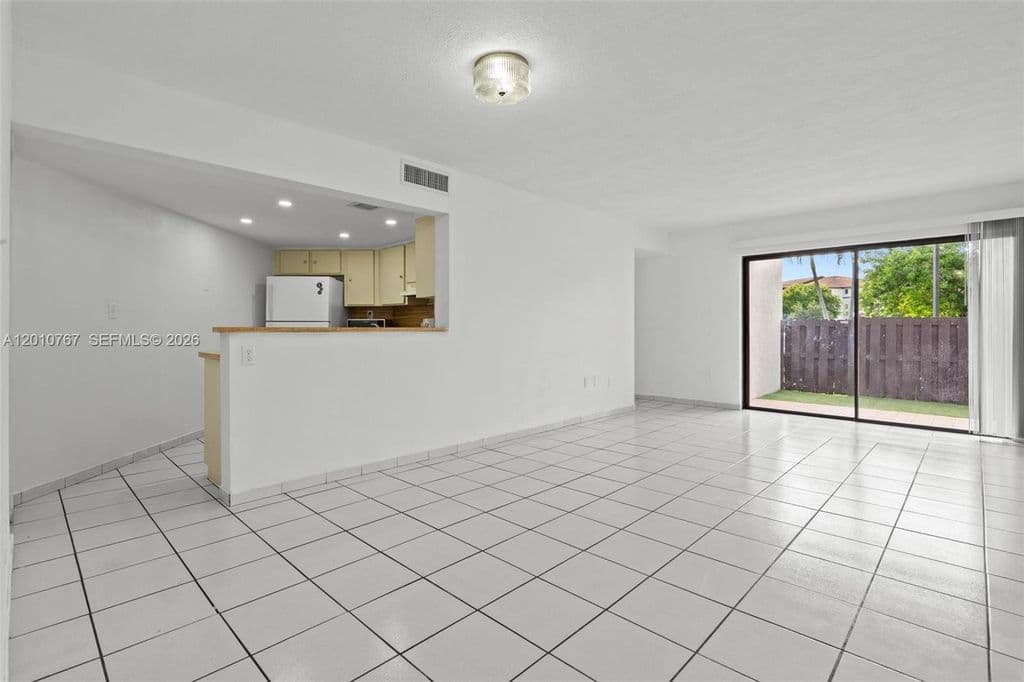 2+1 Condo — 9431 Fontainebleau Blvd APT 112
